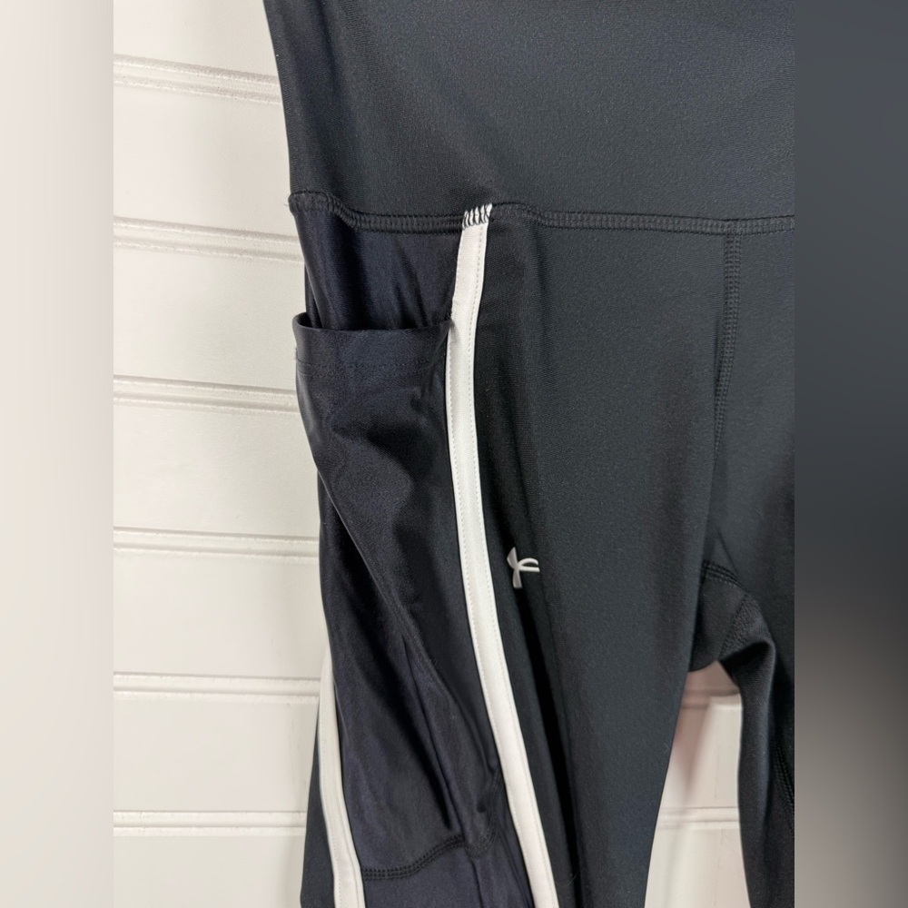 Under Armour women’s black & white Heat Gear compression leggings. Size M - Picture 3 of 5